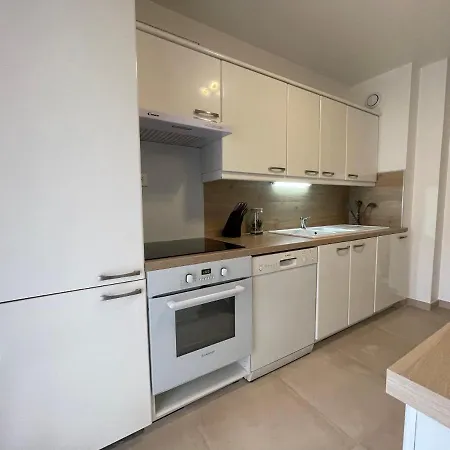 Domaine D'ahmosis, Modern 2 Bedrooms Refurbished Apartment, F3 Moderne Fraichement Renove Apartamento *