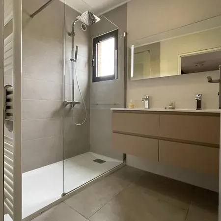 Apartamento Domaine D'ahmosis, Modern 2 Bedrooms Refurbished Apartment, F3 Moderne Fraichement Renove Le Cannet